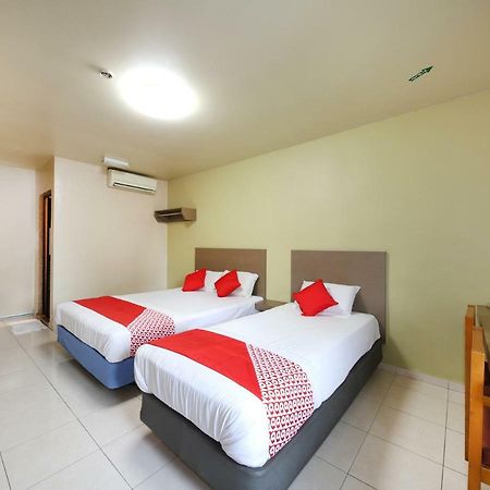 Oyo 434 Marbella Hotel Johor Bahru Kültér fotó