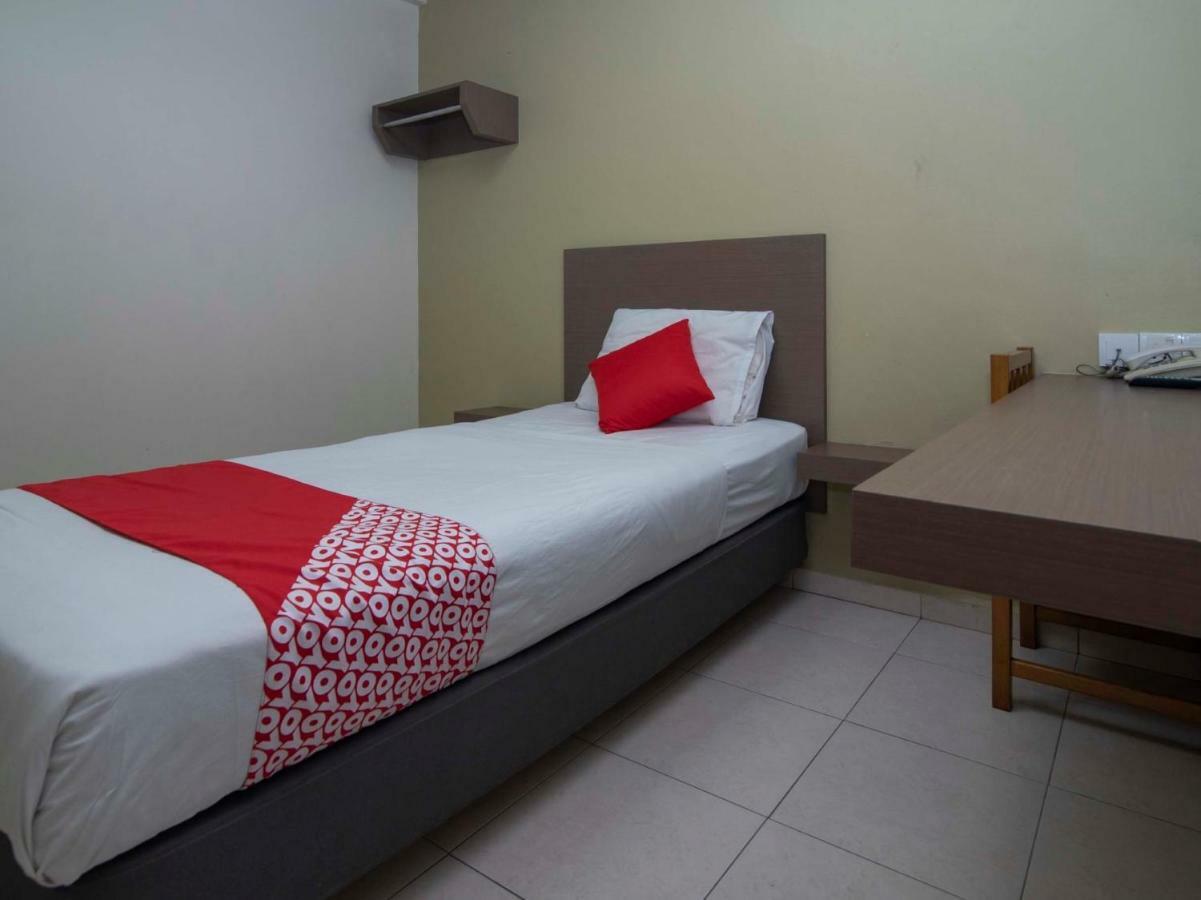 Oyo 434 Marbella Hotel Johor Bahru Kültér fotó