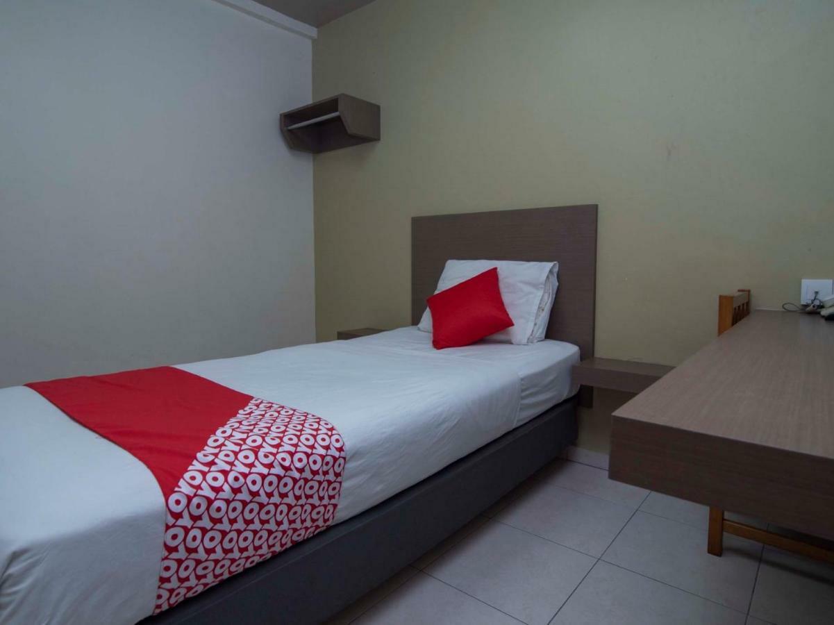 Oyo 434 Marbella Hotel Johor Bahru Kültér fotó